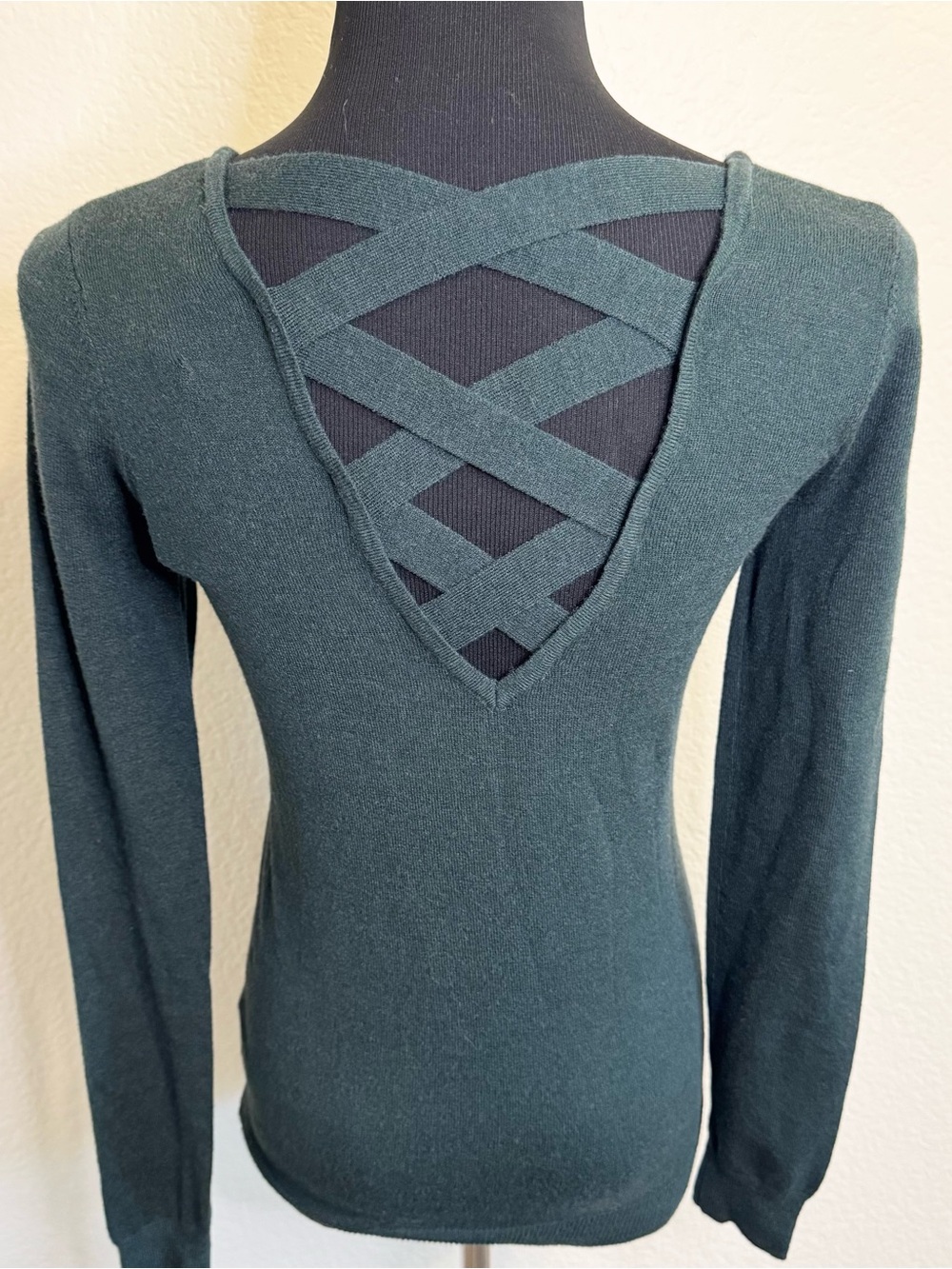 NWT Love Ellie Stitch Fix Deep Green V-Neck Sweater with Crisscross Back - M